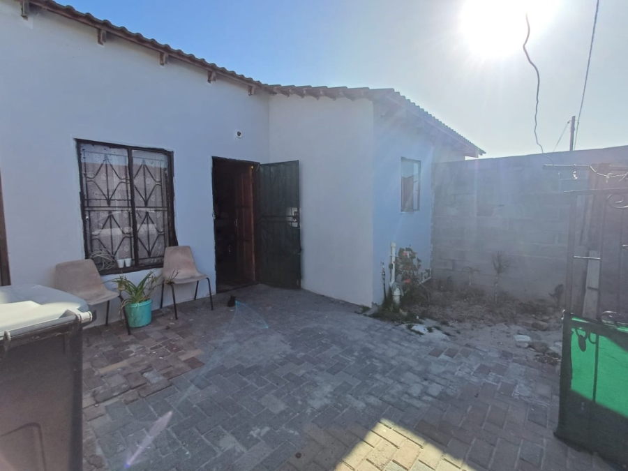 2 Bedroom Property for Sale in Delft South Western Cape